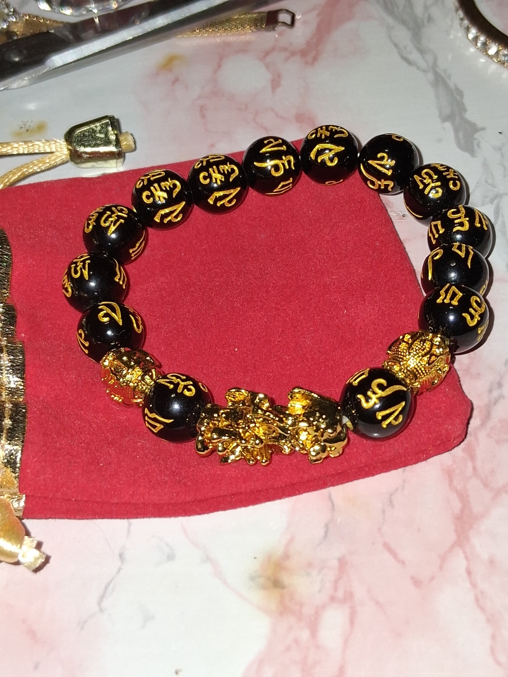 Source Unknown Black and Gold Beaded Pixiu Bracelet